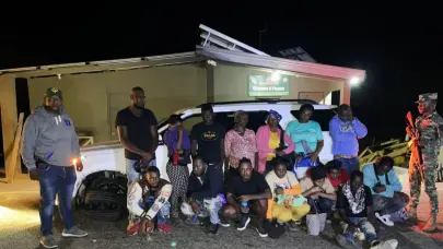 Otra jeepeta fue detenida con 15 haitianos indocumentados en Montecristi