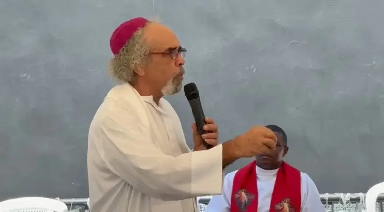 Padre Rogelio Cruz en misa de Jet Set: Los dueños son los famosos intocables de nuestra sociedad