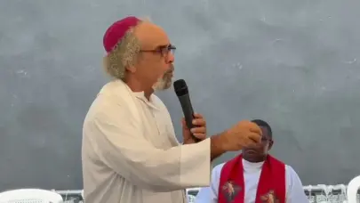 Padre Rogelio Cruz en misa de Jet Set: Los due&ntilde;os son los famosos intocables de nuestra sociedad