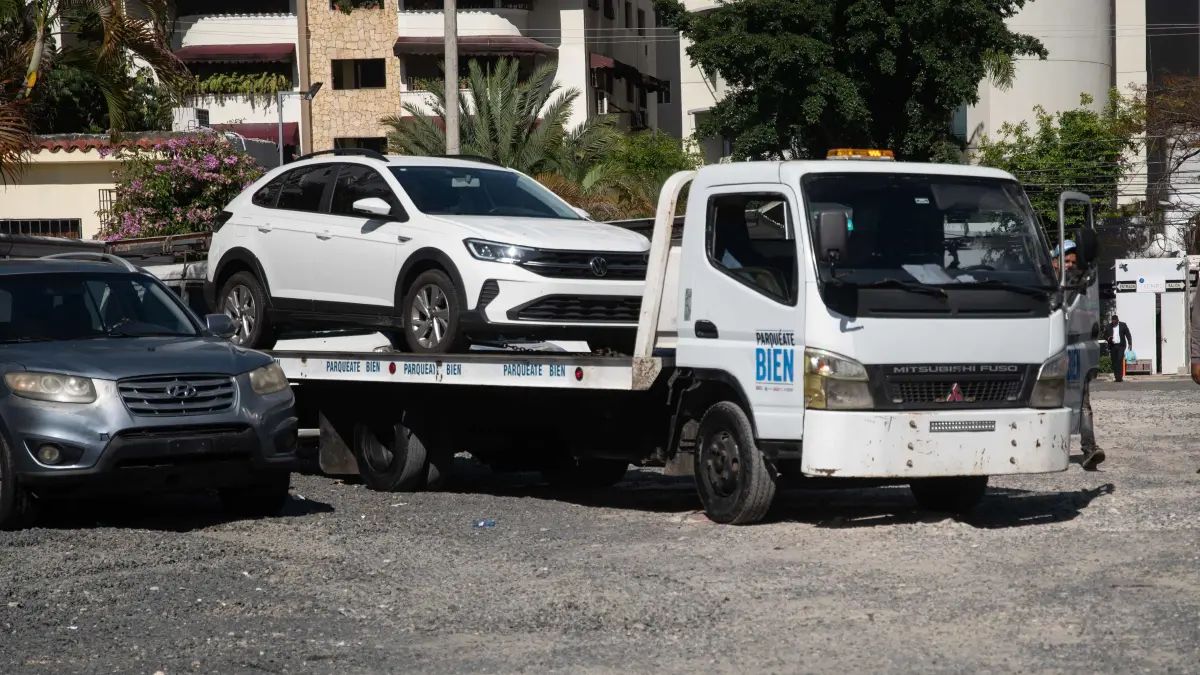Conductores rechazan medidas de reordenamiento del tránsito, que incluyen retención de vehículos en zonas prohibidas
