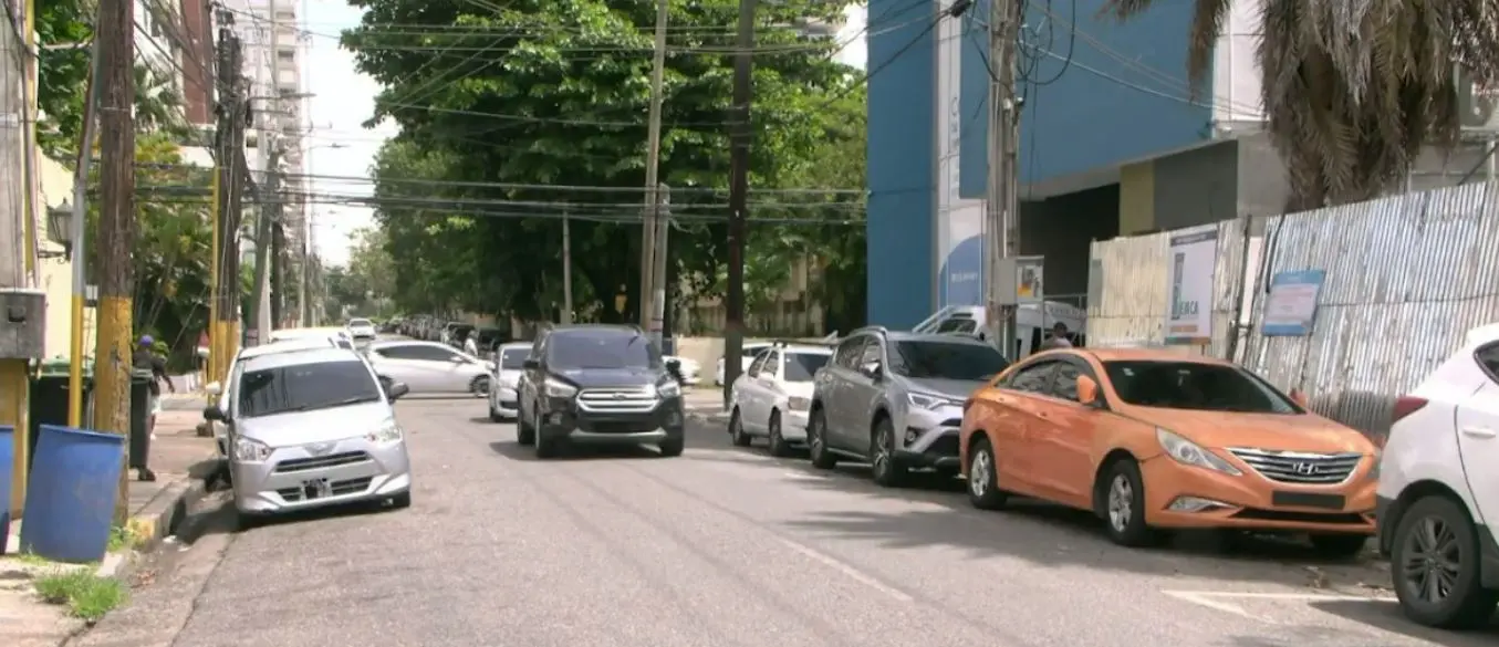 Piden construcción de parqueos públicos en el polígono central
