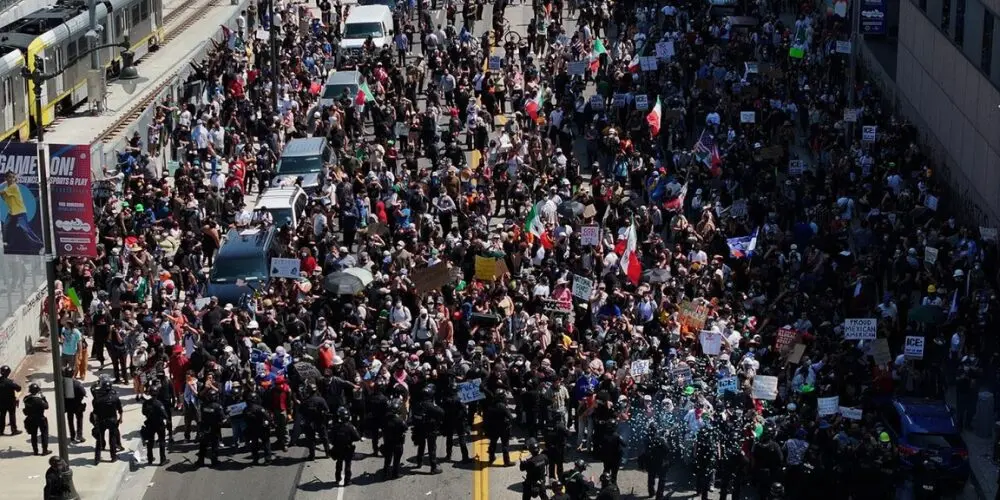 Las protestas contra las redadas migratorias se extienden por EE.UU. y Texas despliega la Guardia Nacional