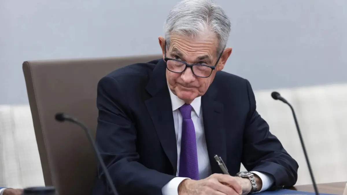 Presidente de la Fed reitera que no hay prisa para recortar tasas