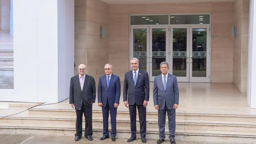 Presidente Abinader y expresidentes presentan frente común ante la crisis haitiana