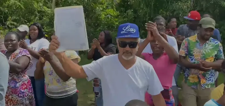 Residentes de Sabana Larga denuncian construcción ilegal en terrenos del Play comunitario