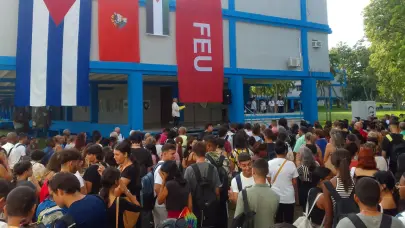 Protesta de universitarios en Cuba refleja demandas sociales por la dolarizaci&oacute;n