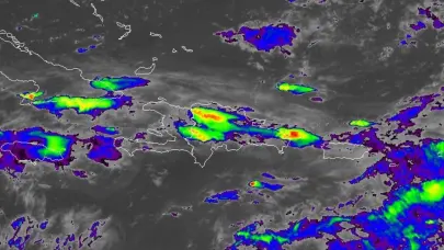 Aguaceros locales con aisladas tronadas y ocasionales ráfagas de viento en varios puntos del país; temperaturas calurosas
