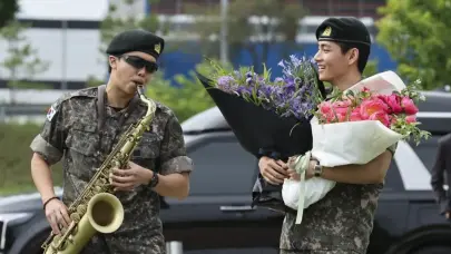 RM y V de BTS concluyen el servicio militar y se preparan para volver a los escenarios