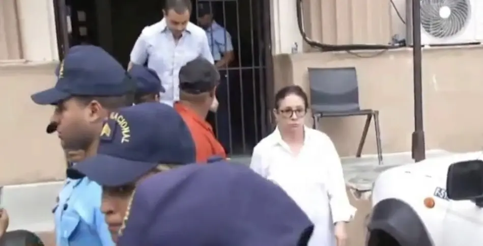 Usuarios comentan la entrada y la salida de Maribel Espaillat de la cárcel de Ciudad Nueva