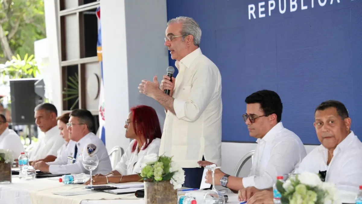 Abinader llama habitantes de Samaná a unirse junto al gobierno por el desarrollo de la provincia