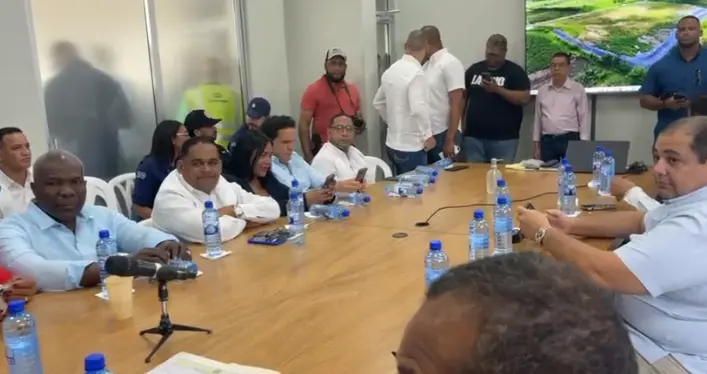 Diputados visitan planta de revalorización de residuos en San Francisco de Macorís como modelo para modificar Ley 225-20