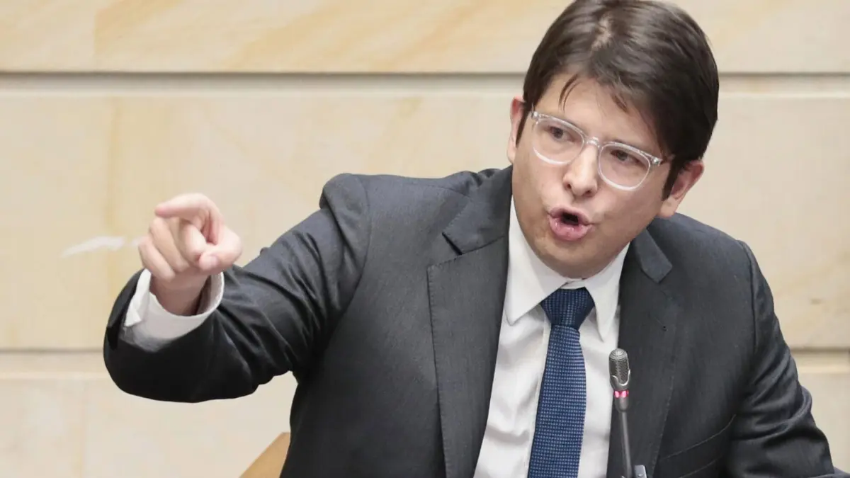 El senador colombiano herido en un atentado muestra indicios de mejoría neurológica