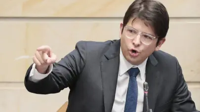 El senador colombiano herido en un atentado muestra indicios de mejoría neurológica