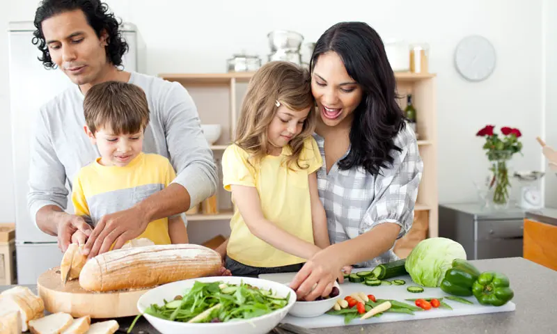Comer bien también es cosa de niños: fomentar hábitos saludables desde casa, para grandes y pequeños
