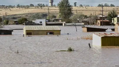 Sube a 88 el número de muertos en las fuertes inundaciones en el este de Sudáfrica