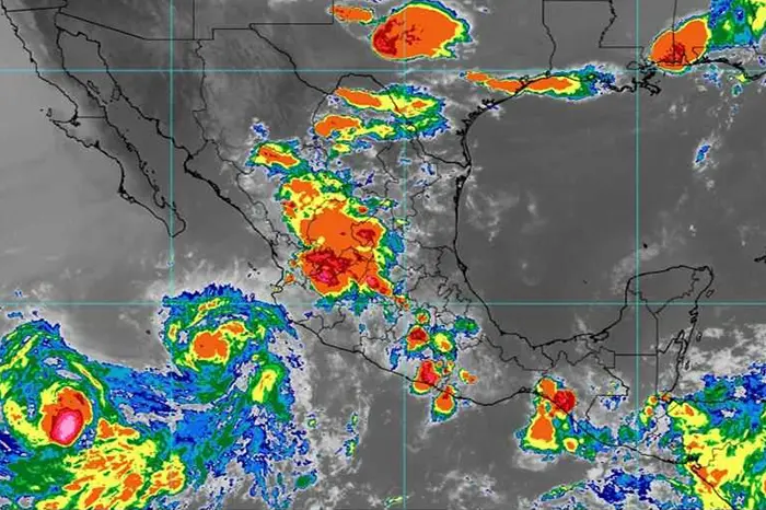 Bárbara baja a tormenta tropical y mantiene lluvias fuertes en el oeste de México