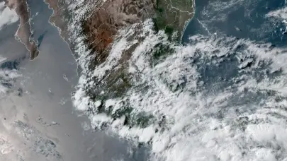 Tormenta Erick se convierte en hurac&aacute;n en el Pac&iacute;fico cerca de M&eacute;xico