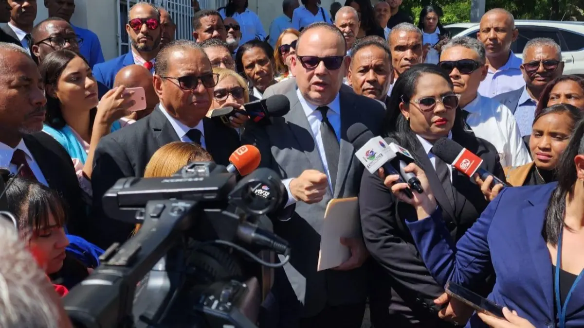 Abogados conmemoran 25 años sin nuevo Código Penal con protesta frente al Congreso