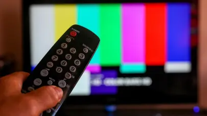 Turqu&iacute;a suspende 10 d&iacute;as emisiones de televisi&oacute;n opositora por opini&oacute;n de tertulianos