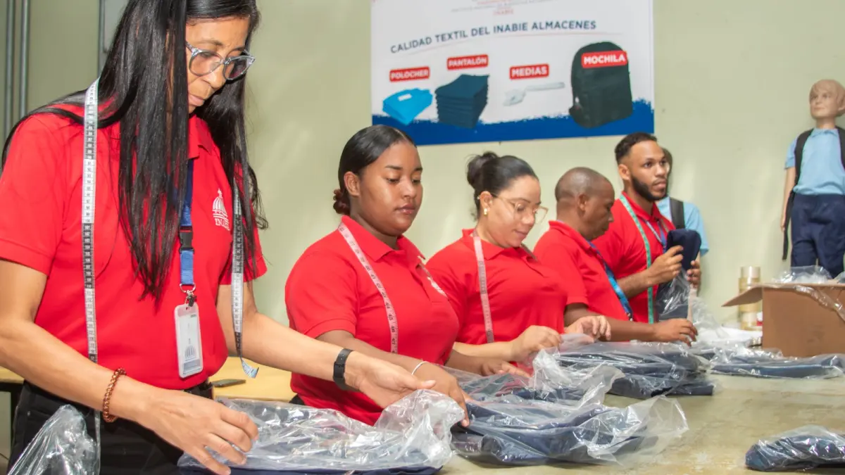 INABIE recibe kits escolares de “empresas validadas” por Contrataciones Públicas y Contraloría