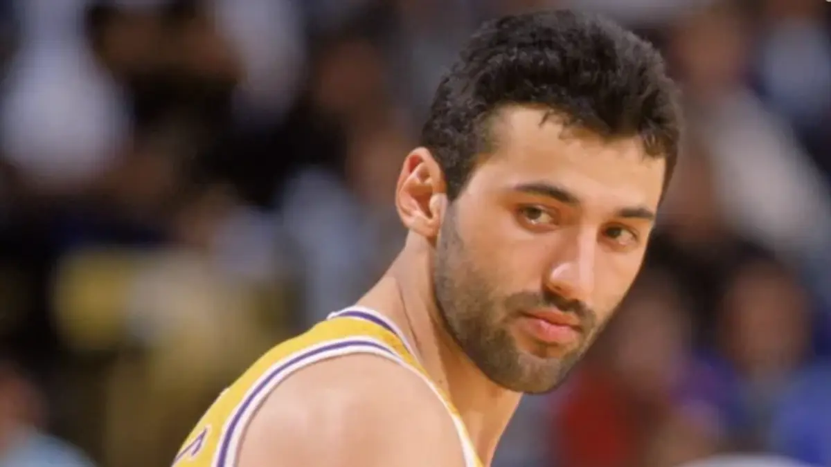 Vlade Divac, leyenda de la NBA y del básquet europeo, herido en accidente de moto