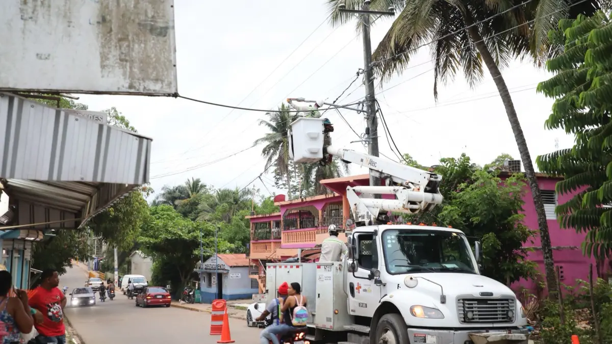Edeeste potencia alumbrado en la Cuaba, Pedro Brand, con el respaldo de El Gobierno Contigo