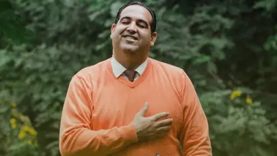 Cantautor Roberto Carlos Jorge presenta “Abrazados de Valor”, canción de consuelo inspirada en la tragedia del Jet Set