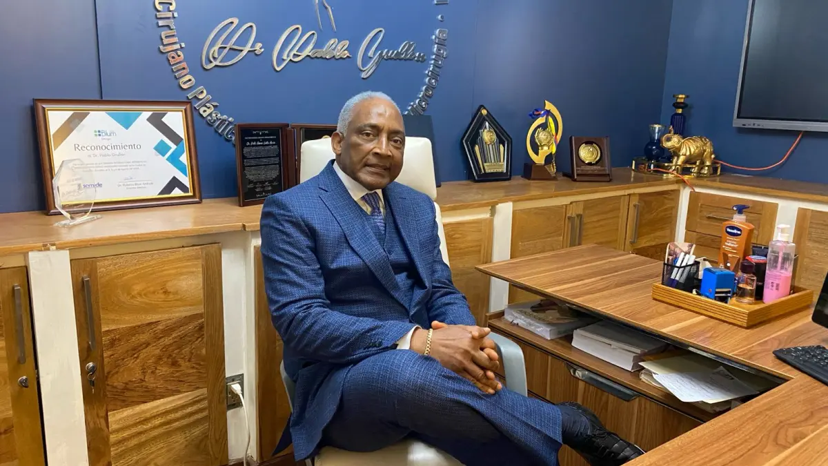 Universidad de Chiriquí y SIISDET otorgan doctorado honoris causa al Dr. Pablo Grullón por sus aportes a la cirugía plástica