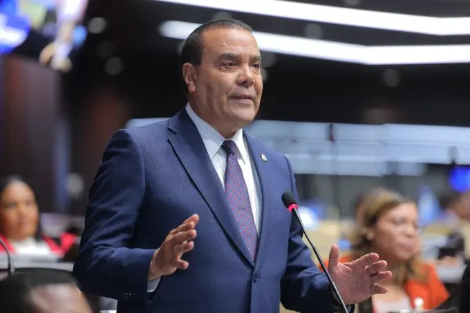 Diputado Alcibíades Tavárez denuncia abandono de hospitales en San Pedro de Macorís