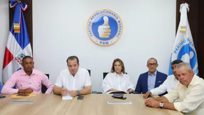 José Ignacio Paliza y Carolina Mejía se reúnen con alcaldes y directores del PRM en San Juan