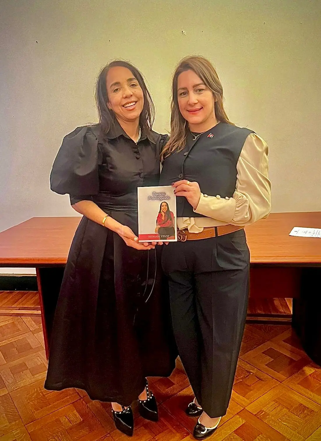 Xiomary Veloz impacta Roma con su libro “Mujer Favorecida” en un emotivo encuentro en la Embajada Dominicana