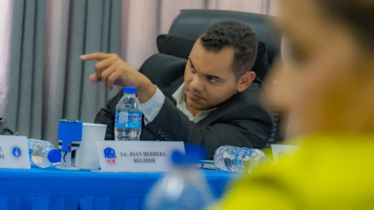 Regidores PRM ASDO rechazan evento en escuela donde se llevó a una charla creadora contenido para adultos