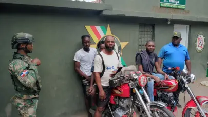 Detienen motocicletas conducidas por nacionales haitianos transportando indocumentados