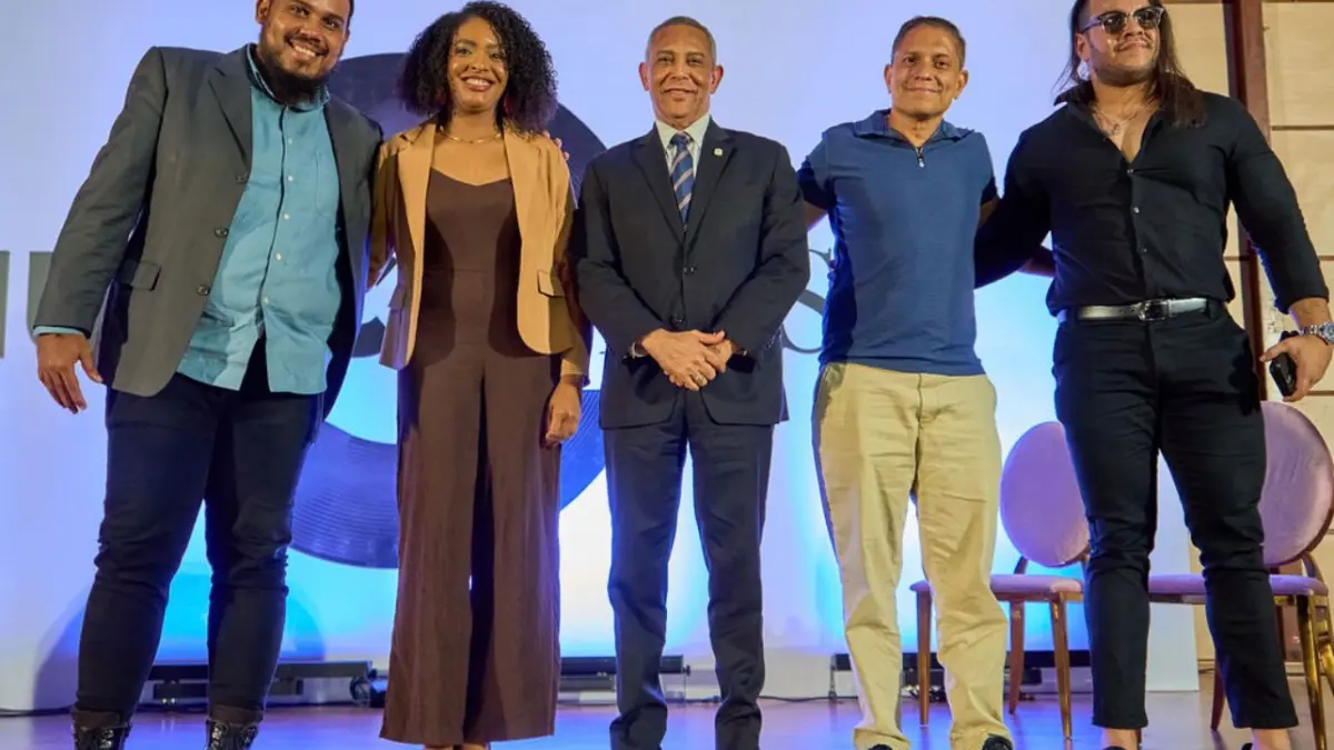 Expertos coinciden en necesidad de formalizar la industria musical y fomentar alianzas en el sector