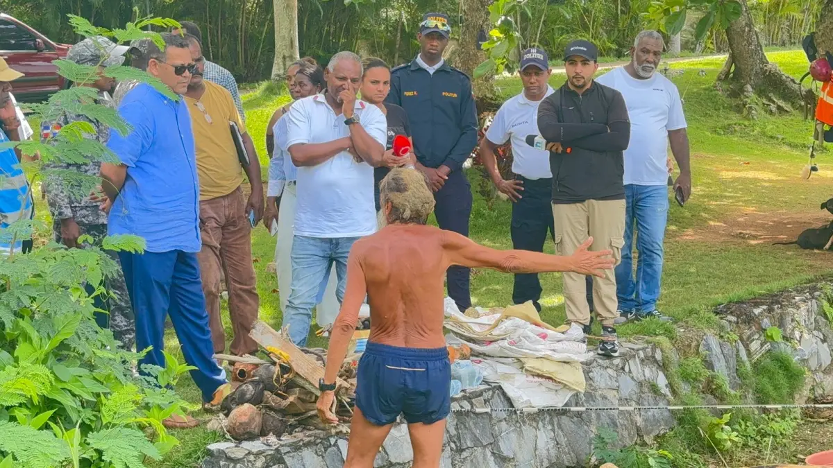 Autoridades de Samaná recuperan Playa Puerto Escondido ocupada por extranjero en condiciones precarias
