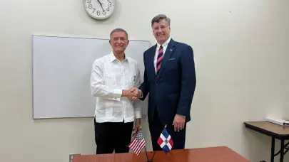 Canciller Roberto Álvarez sostiene reunión bilateral con subsecretario de Estado de EE.UU., Christopher Landau