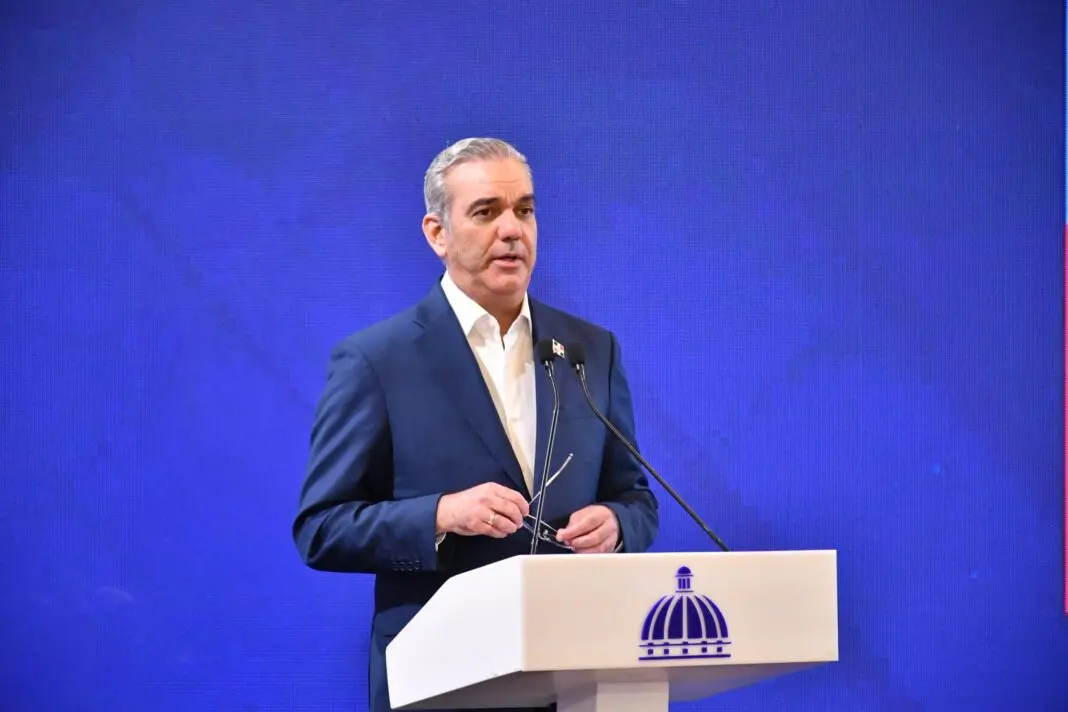 Abinader responde a la oposición: “Senasa no tiene déficit”