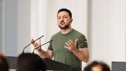 Zelenski celebra brillante e hist&oacute;rica operaci&oacute;n contra aviaci&oacute;n estrat&eacute;gica rusa