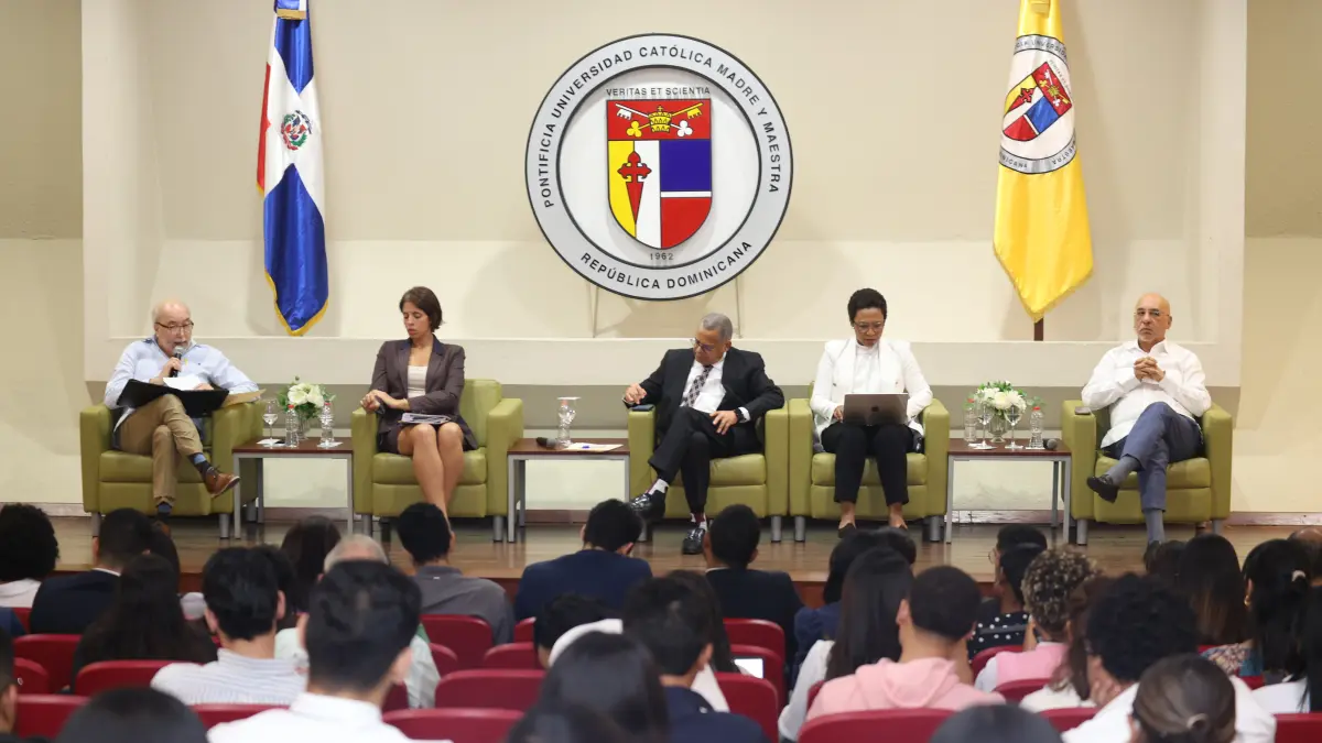 Periodistas y abogados analizan en PUCMM el proyecto de ley de libertad de expresión