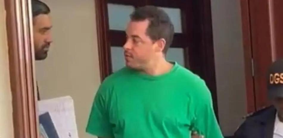 Imponen garantía económica de RD$ 200 mil contra hombre que lanzó perro del piso 11 de una torre