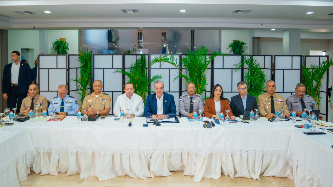 Reunión oficial de líderes militares y civiles