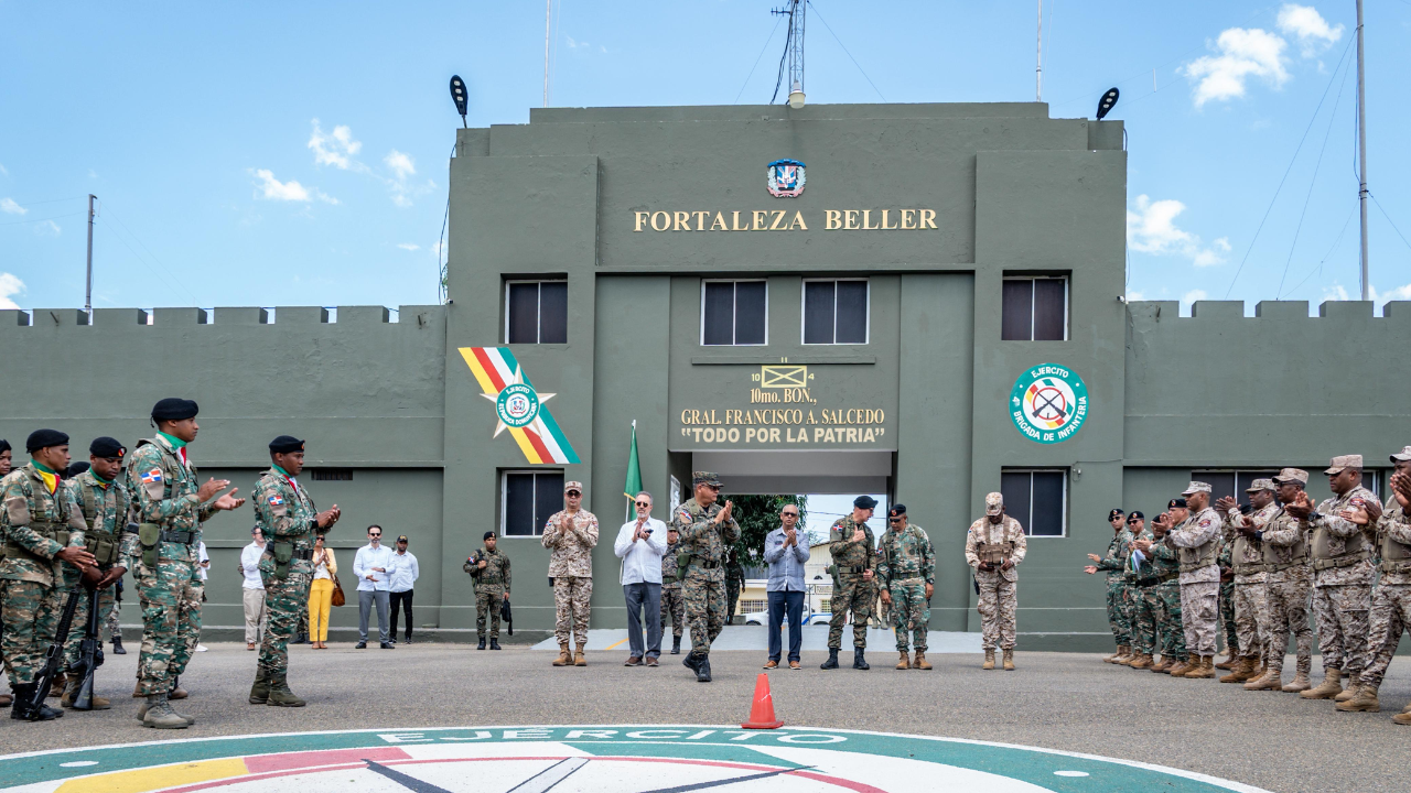 Ceremonia militar en Fortaleza Beller