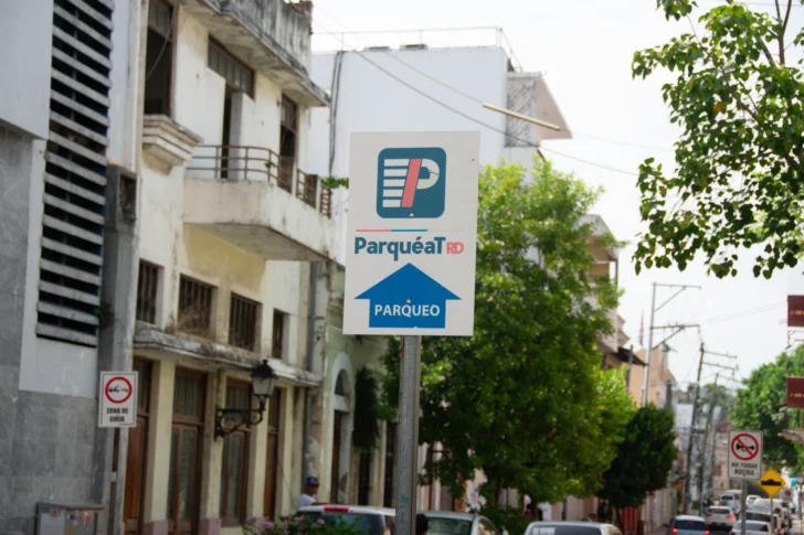 Nueva multa por parqueo indebido en el Distrito Nacional: RD$5,000 a partir de agosto