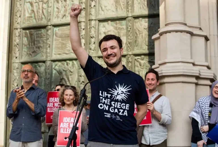 El activista palestino encarcelado por el ICE demanda a EE.UU. por 20 millones de dólares