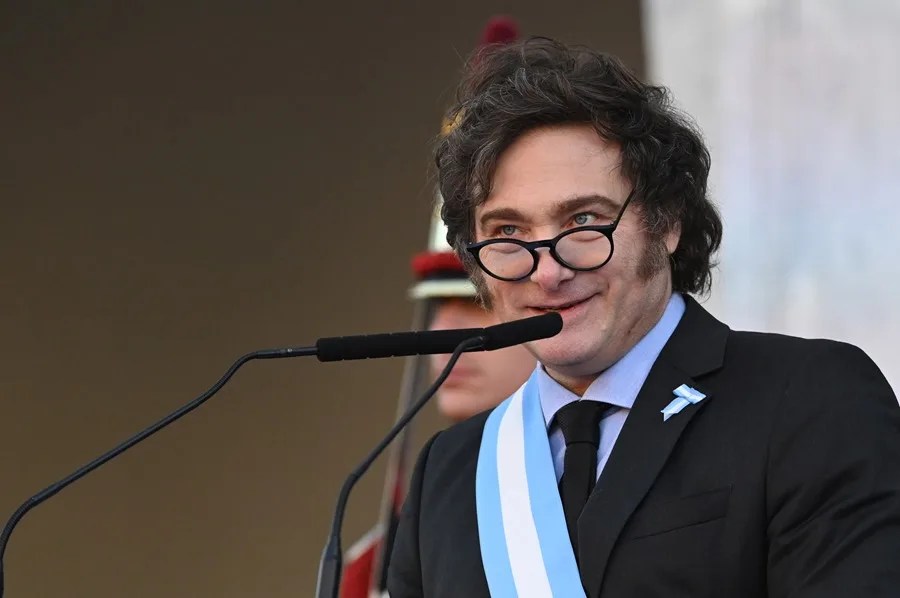 El Gobierno de Argentina afirma que ahorró 2.000 millones de dólares gracias a los decretos de Milei