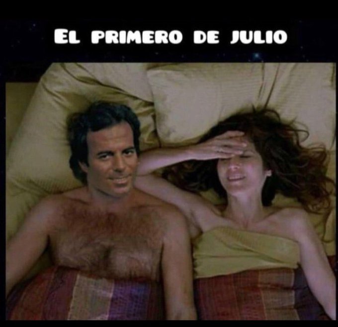 Montaje cómico de pareja en cama.