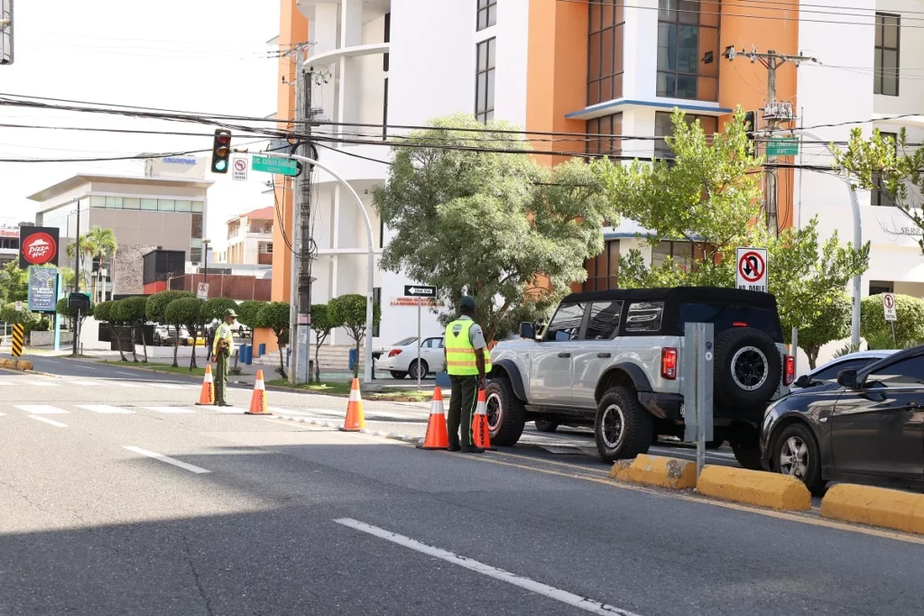 Inicia prohibición del giro a la izquierda en la avenida Tiradentes