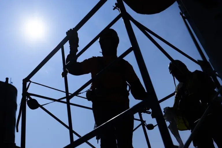 EE.UU. corta el acceso a programas de desarrollo laboral a los inmigrantes indocumentados