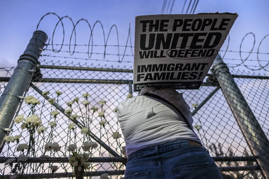 Un 56 % de estadounidenses desaprueba la gestión migratoria de Trump, según una encuesta