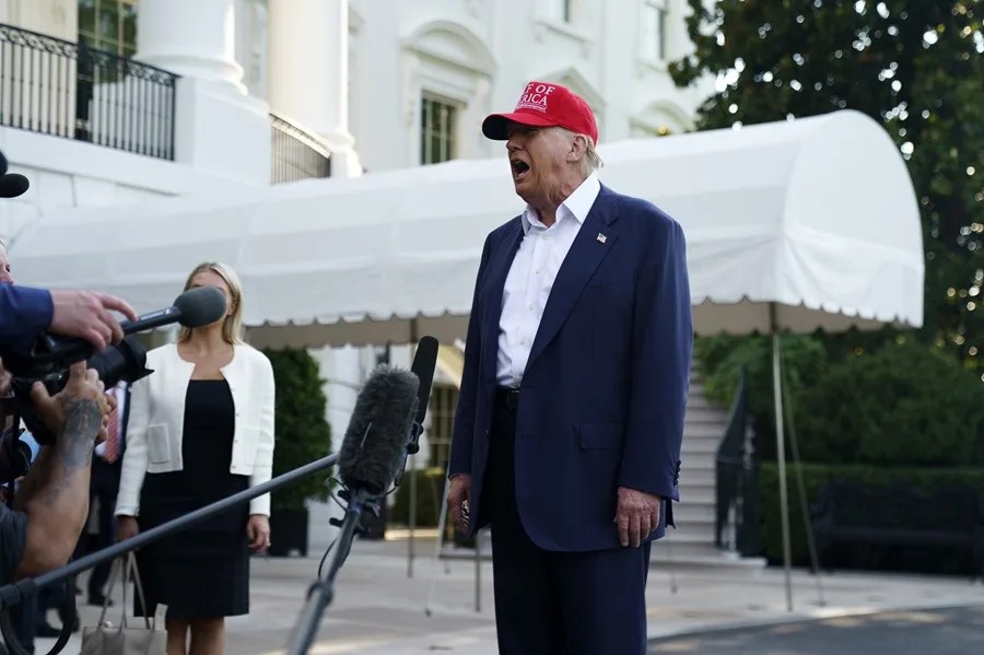 Un 56 % de estadounidenses desaprueba la gestión migratoria de Trump, según una encuesta